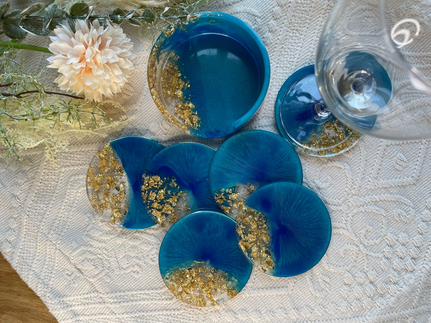 Exklusives Resin Untersetzer Set 6er | Ocean Blue & Goldflocken | Handgegossenes Unikat | Luxuriöse Tischdeko