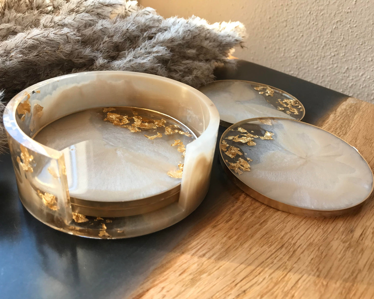 4er Set Untersetzer Set aus Epoxidharz in Beige - Details