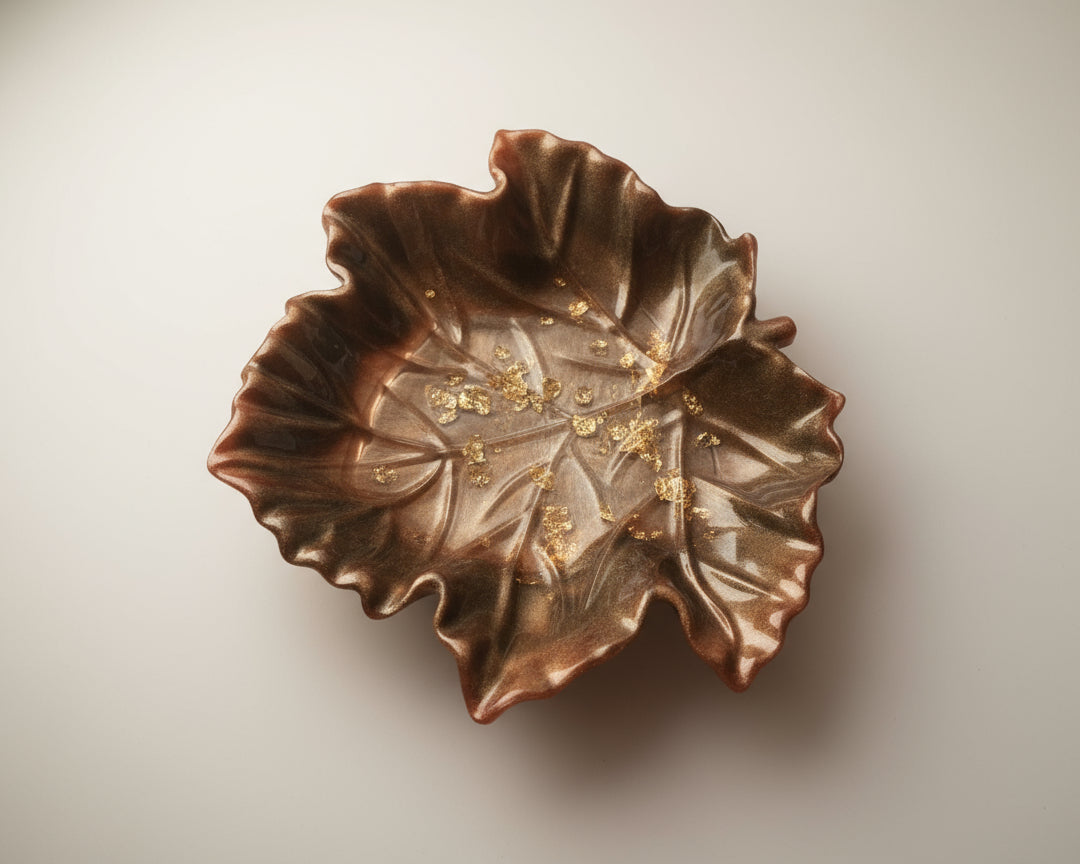 Herbstdeko Schmuckschale aus Epoxidharz in Blattform ca. 15 cm
