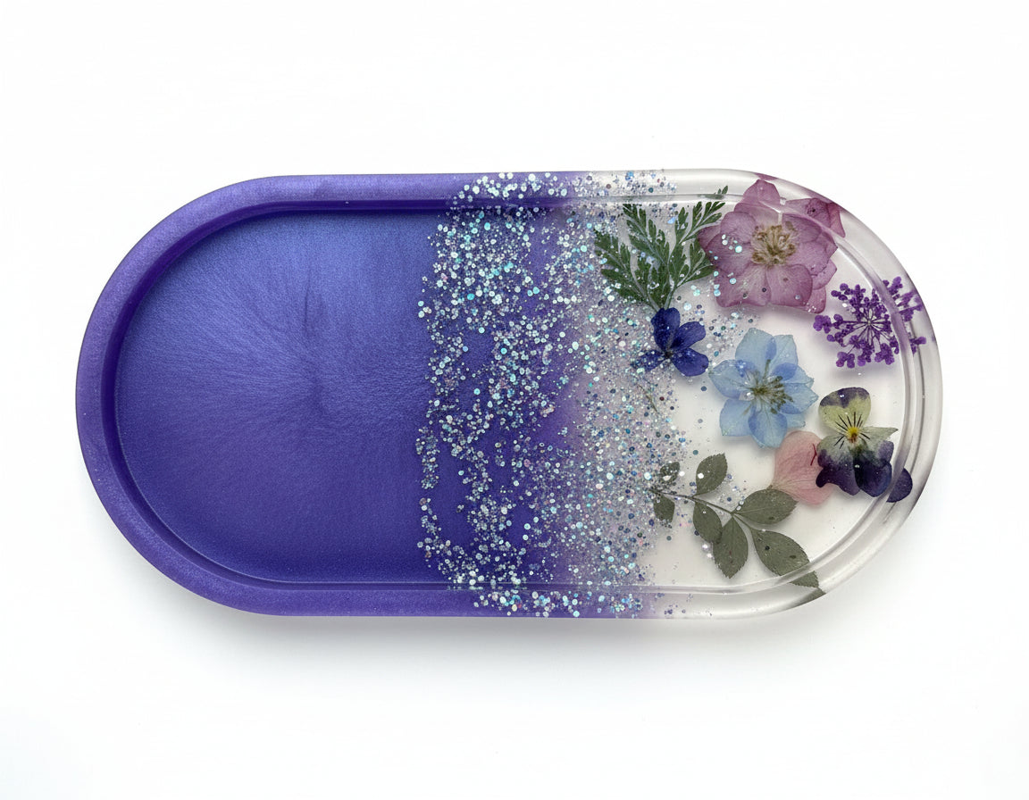 Ovale Schmuckschale mit Echten Blüten – Handgefertigtes Epoxidharz-Unikat