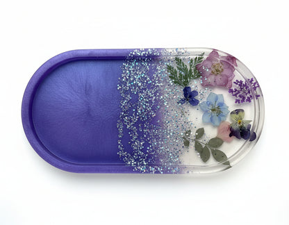 Ovale Schmuckschale mit Echten Blüten – Handgefertigtes Epoxidharz-Unikat