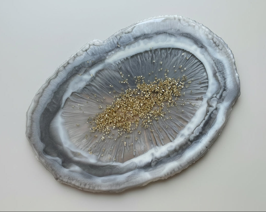 Handgemachtes Deko-Tablett Epoxidharz in "Marble Grey"