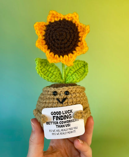 Good Luck Finding Better Coworkers - gehäkelte Blume im Topf
