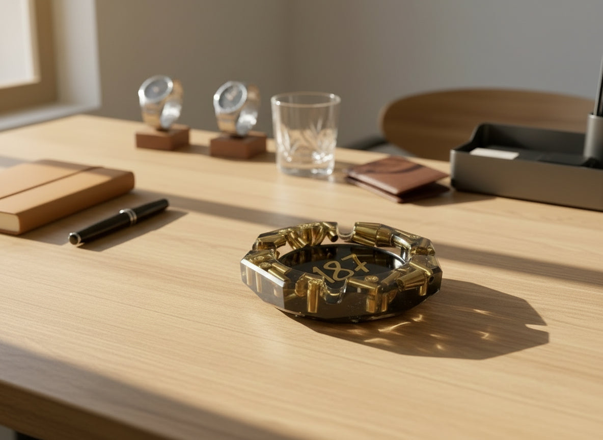 8-eckiger Rap-Fan Aschenbecher aus Epoxidharz - auf dem Bürotisch