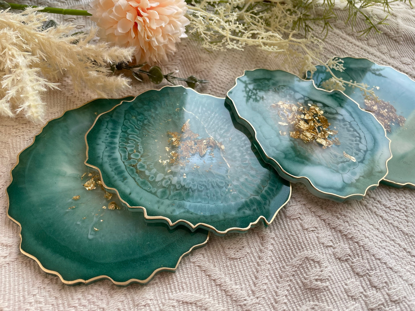 4er Set Epoxidharz Untersetzer in Grün-Gold - Design: Gold Akzent (obere Kante) 