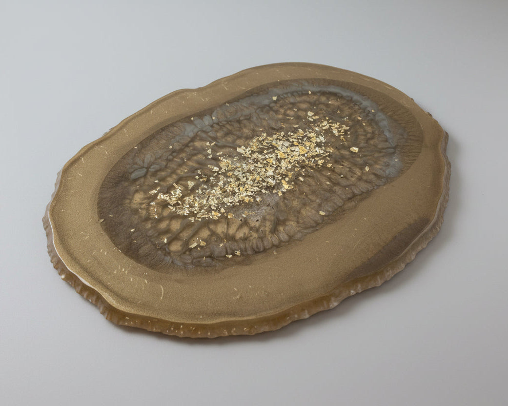 Handgemachtes Tablett aus Epoxidharz in "Golden Sand"