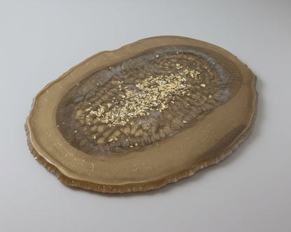 Handgemachtes Tablett aus Epoxidharz in "Golden Sand"