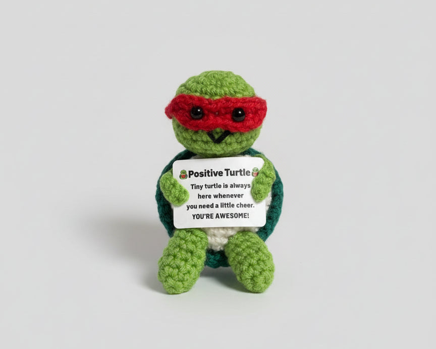 Positive Schildkröte - gehäkelte Figur mit motivierender Botschaft und roter Augenmaske - Ninja Stil
