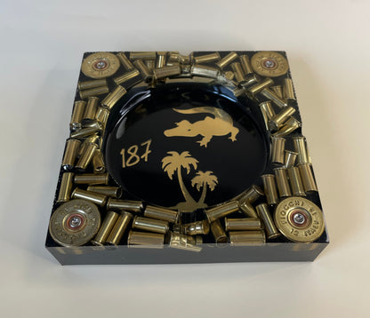 Epoxidharz Aschenbecher in Rap-Fan-Style - mit Palm und Krokodil Motiven in Gold-Schwarz - Ansicht von oben