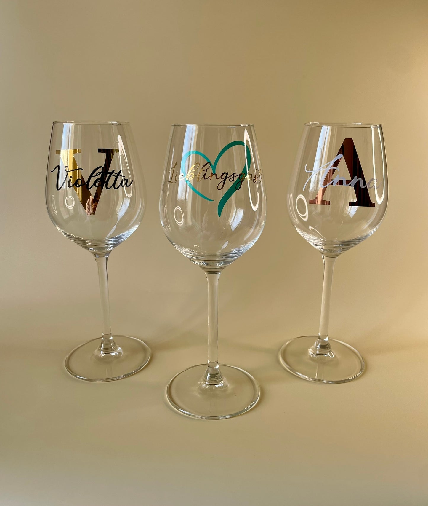 Personalisiertes Weinglas mit Vinylfolie – Elegantes Geschenk