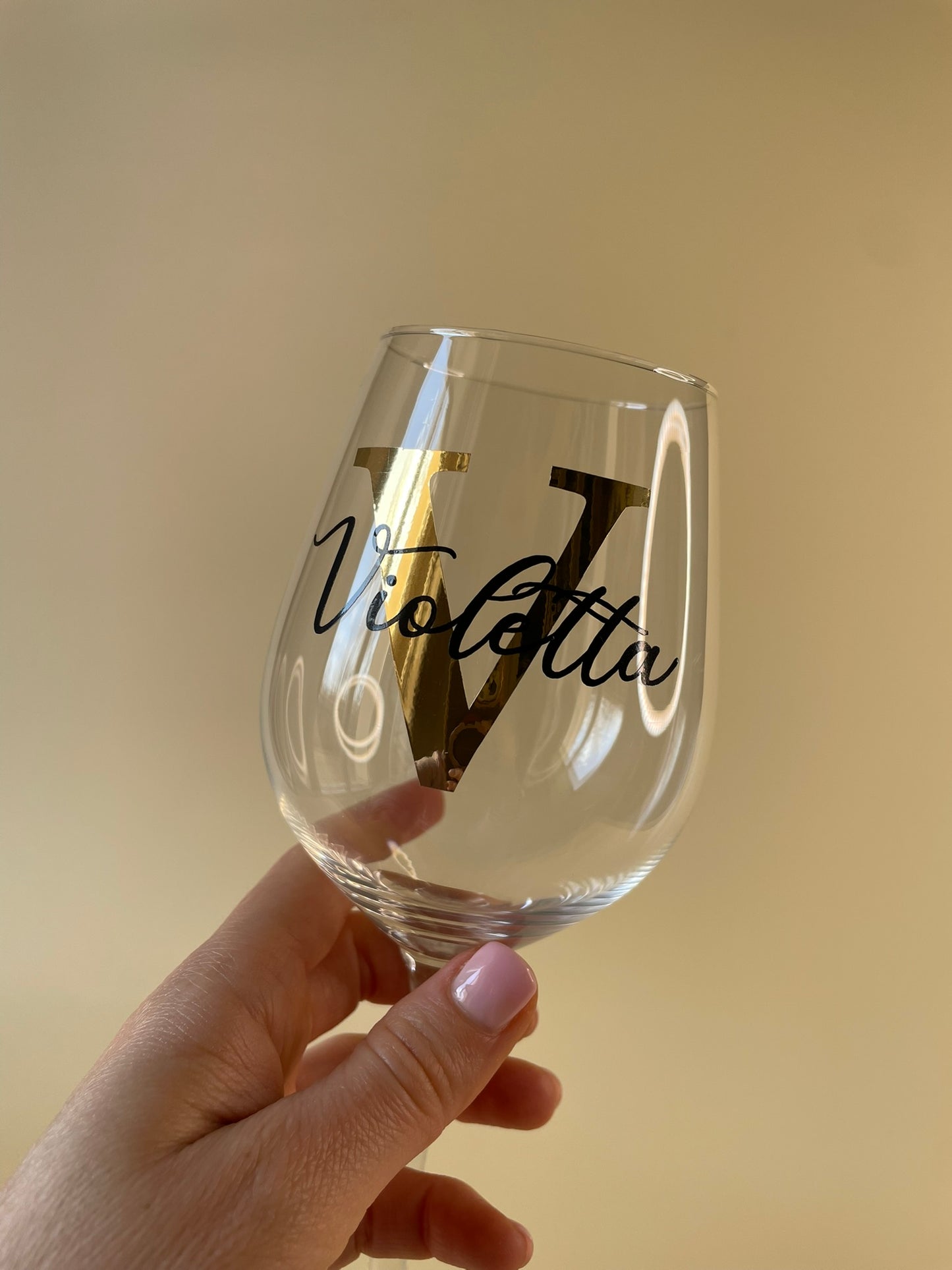 Weinglas personalisiert mit Schrift und Initiale