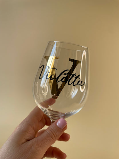 Weinglas personalisiert mit Schrift und Initiale
