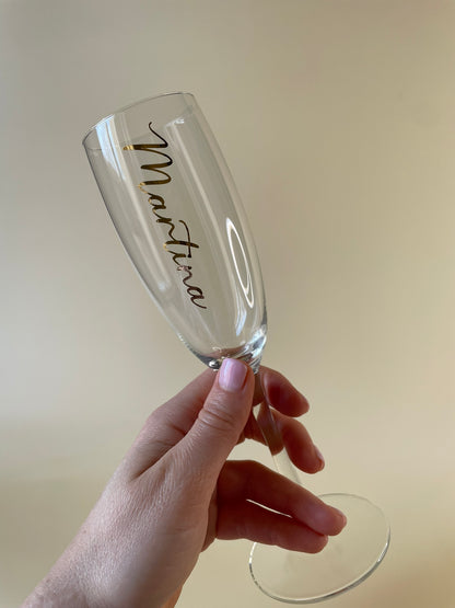 Personalisiertes Sektglas mit Namen in der Farbe Gold glänzend