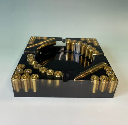 Epoxidharz Aschenbecher mit recycelten Messinghülsen in Schwarz - Gold
