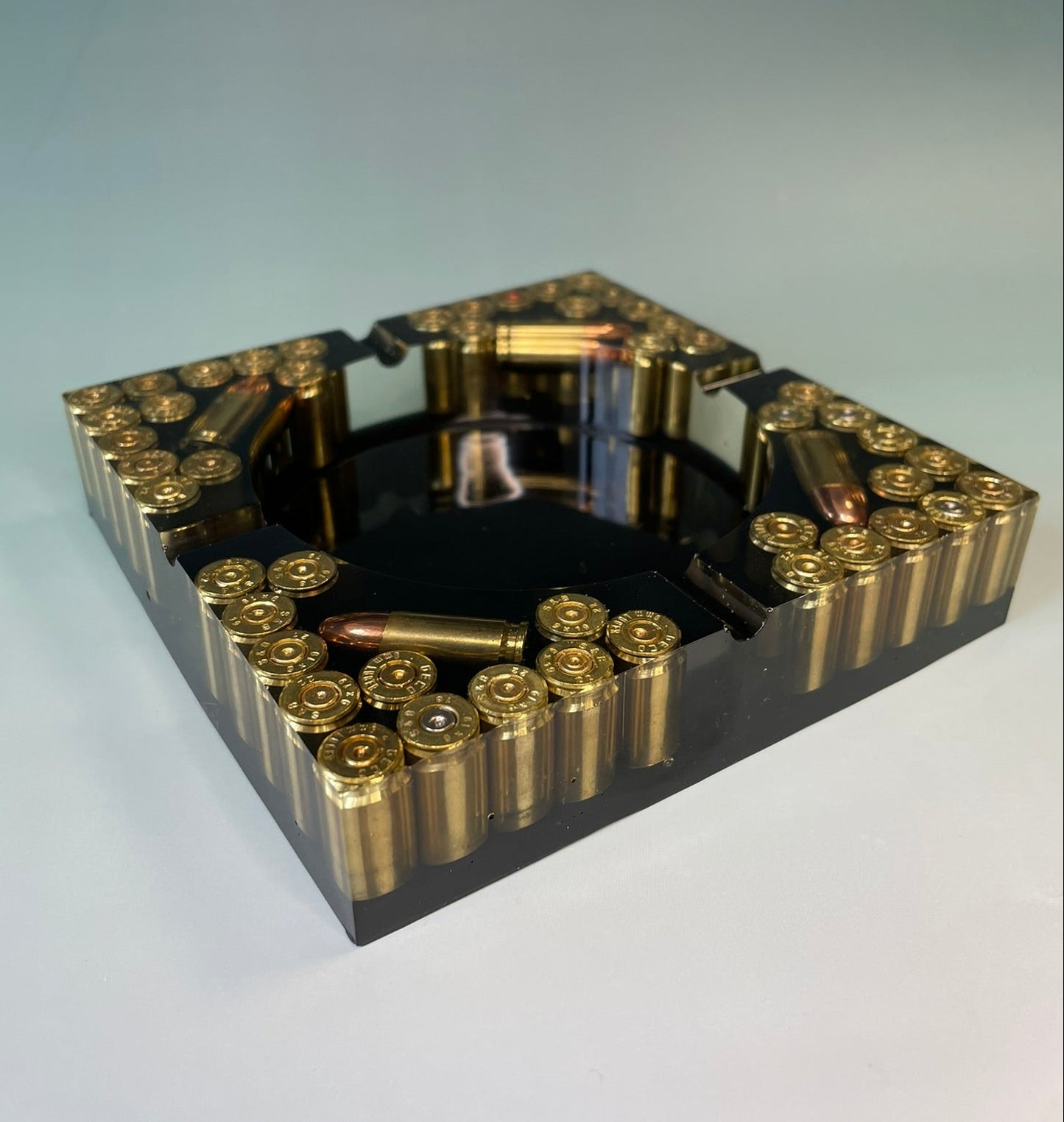 Epoxidharz Aschenbecher mit recycelten Messinghülsen - 9 mm Style 