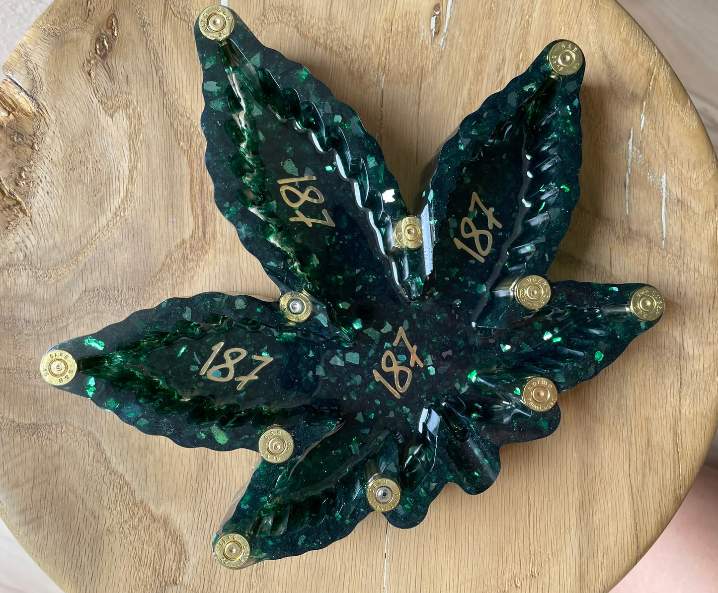 187 Aschenbecher Cannabis Blatt Epoxidharz Rap Style - Draufsicht