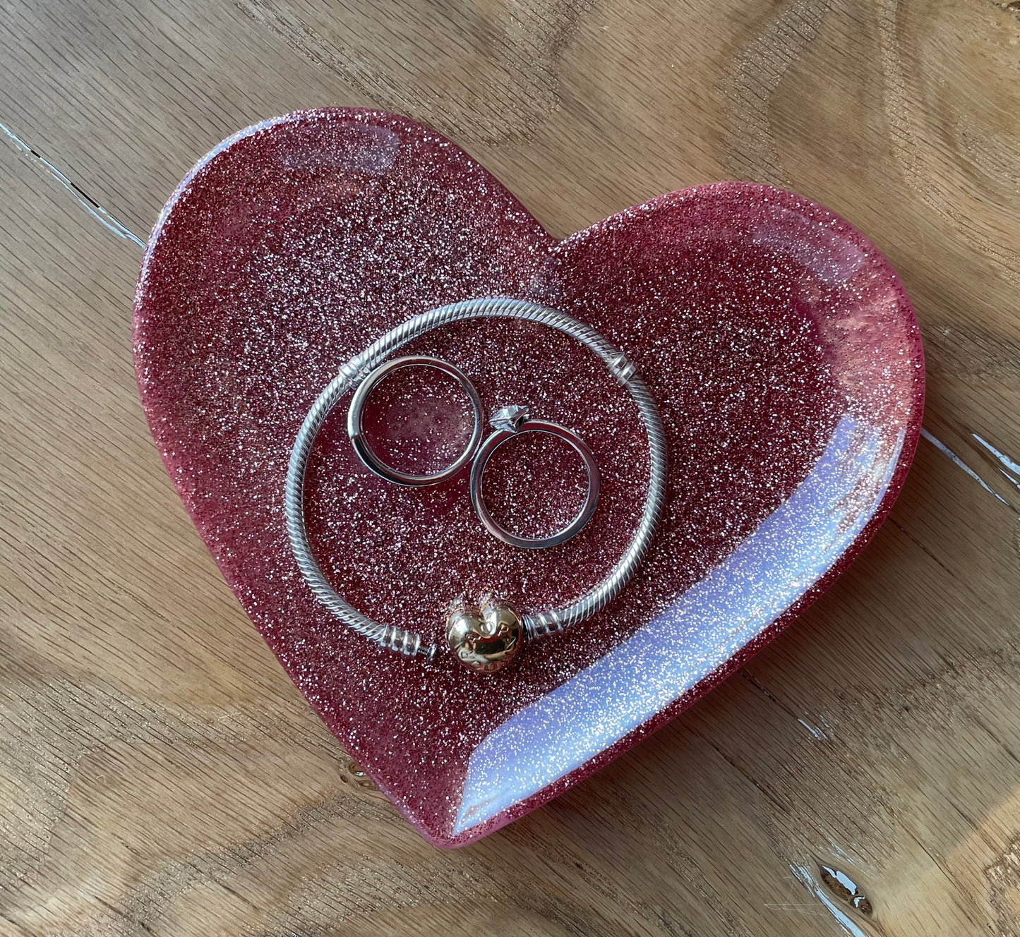 Glitzer Schmuckschale - in Rosa, herzförmig, handgemacht aus Epoxidharz - perfekt für kleinere Schmuckstücke