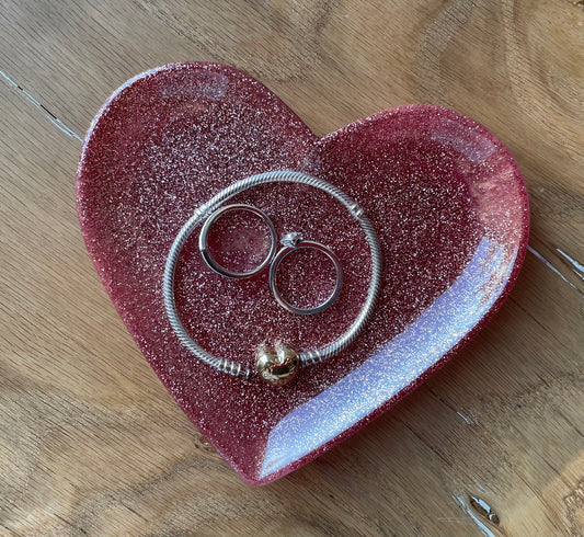 Glitzer Schmuckschale - in Rosa, herzförmig, handgemacht aus Epoxidharz - perfekt für kleinere Schmuckstücke