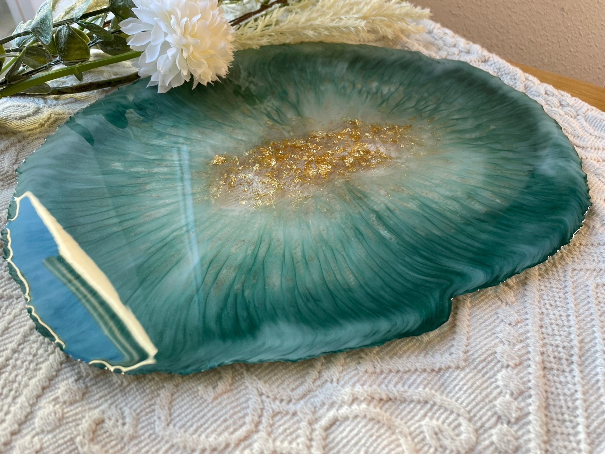 Handgemachtes Epoxidharz Tablett in "Deep Forest" - Detailansicht (andere Seite) 