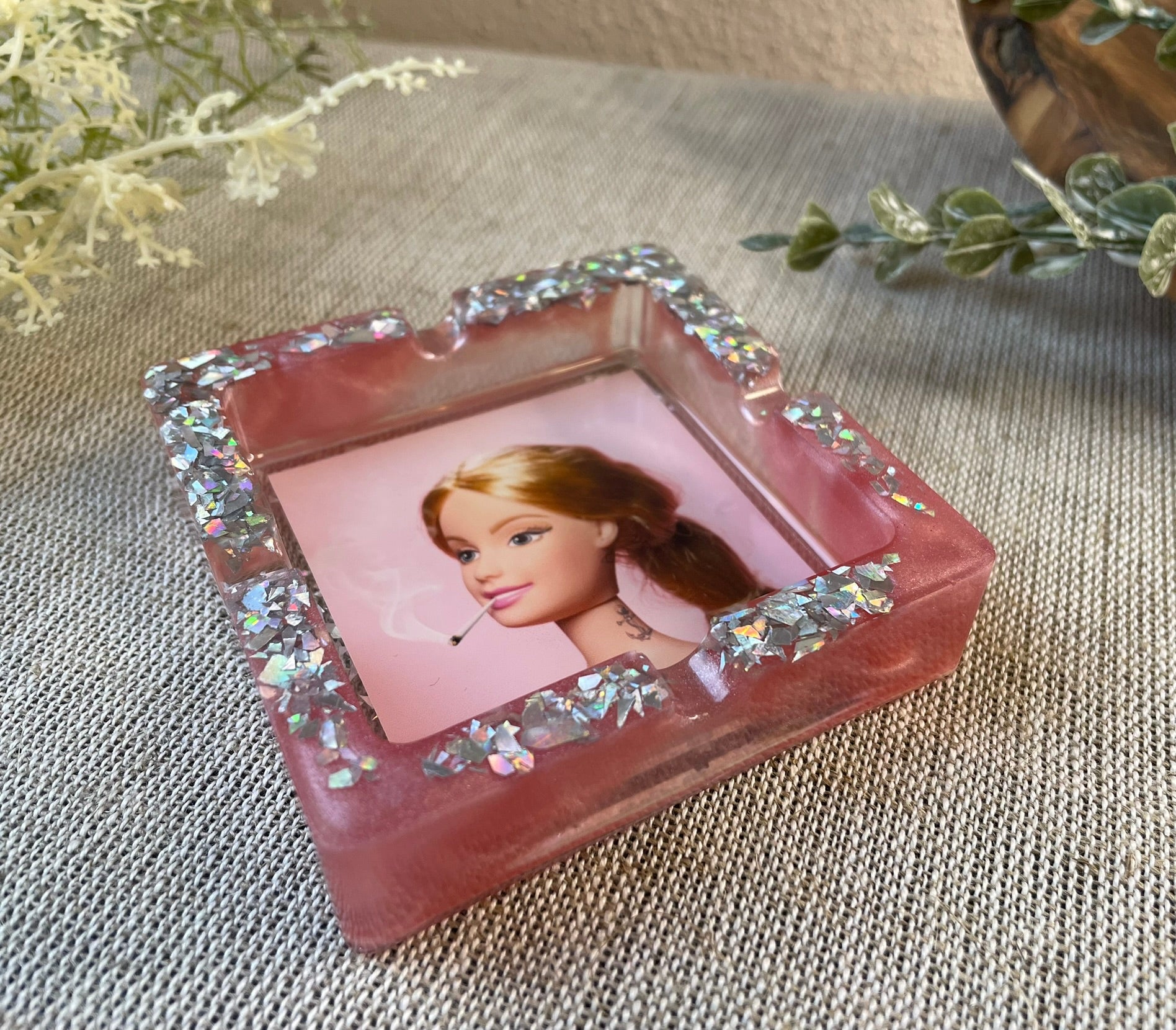 Prinzessin Barbie Aschenbecher aus Epoxidharz - in Pink mit Glitzer 