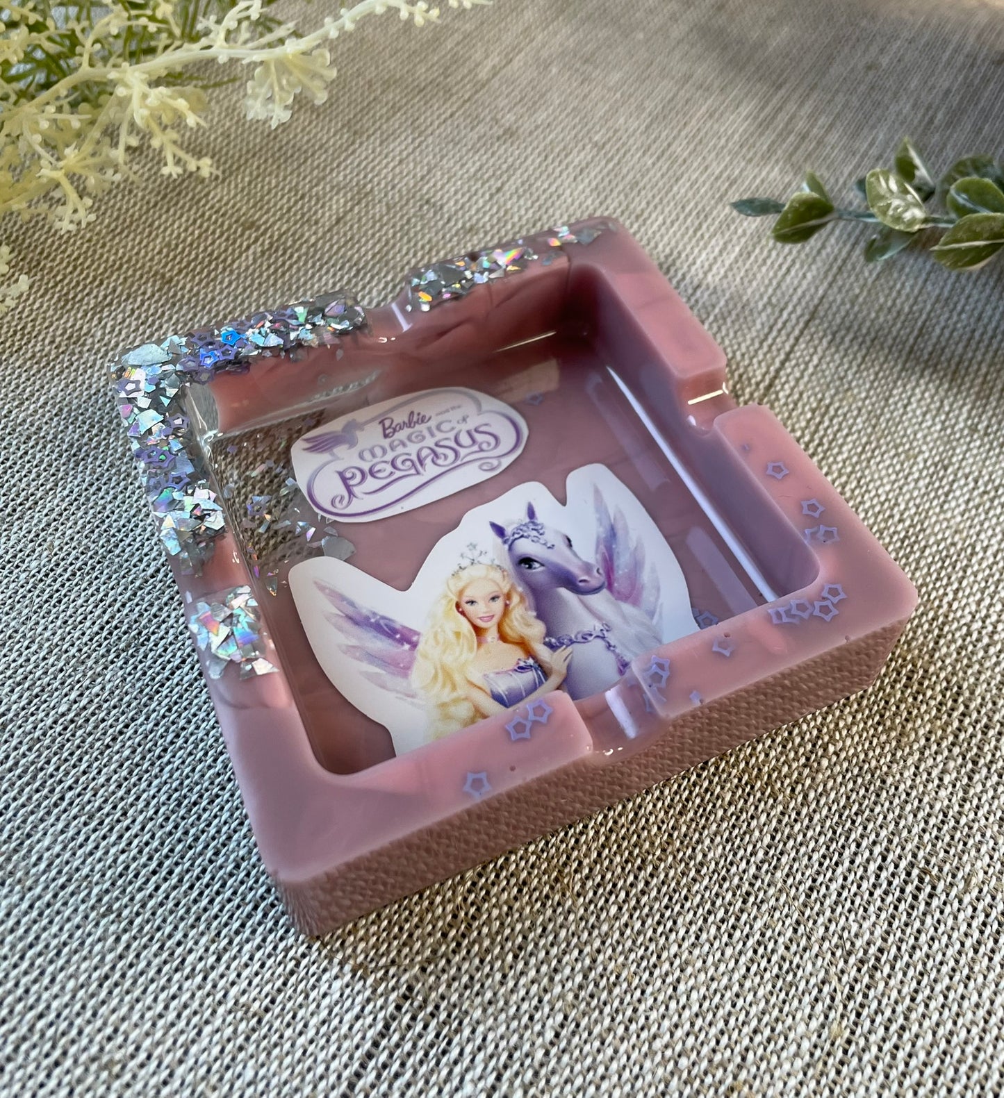 Prinzessin Barbie Aschenbecher aus Epoxidharz - in Pink mit Glitzer 