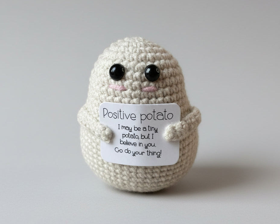 Gehäkelte Positive Potato in Weiß von vorne 