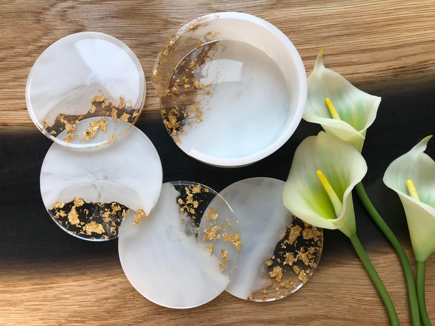 4er Set Untersetzer Set aus Epoxidharz in Weiß - Rand Natur - Ansicht von oben