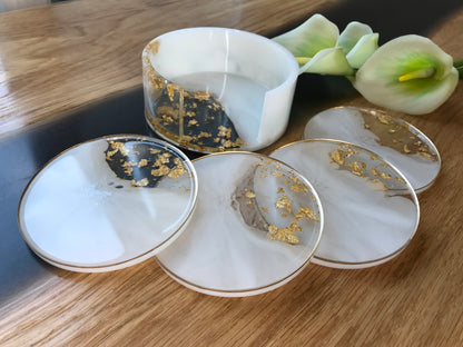 4er Set Untersetzer Set aus Epoxidharz in Weiß - obere Kante Gold 