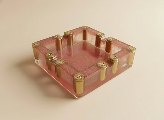 Pink Glitzer-Aschenbecher aus Epoxidharz mit recycelten Messinghülsen 