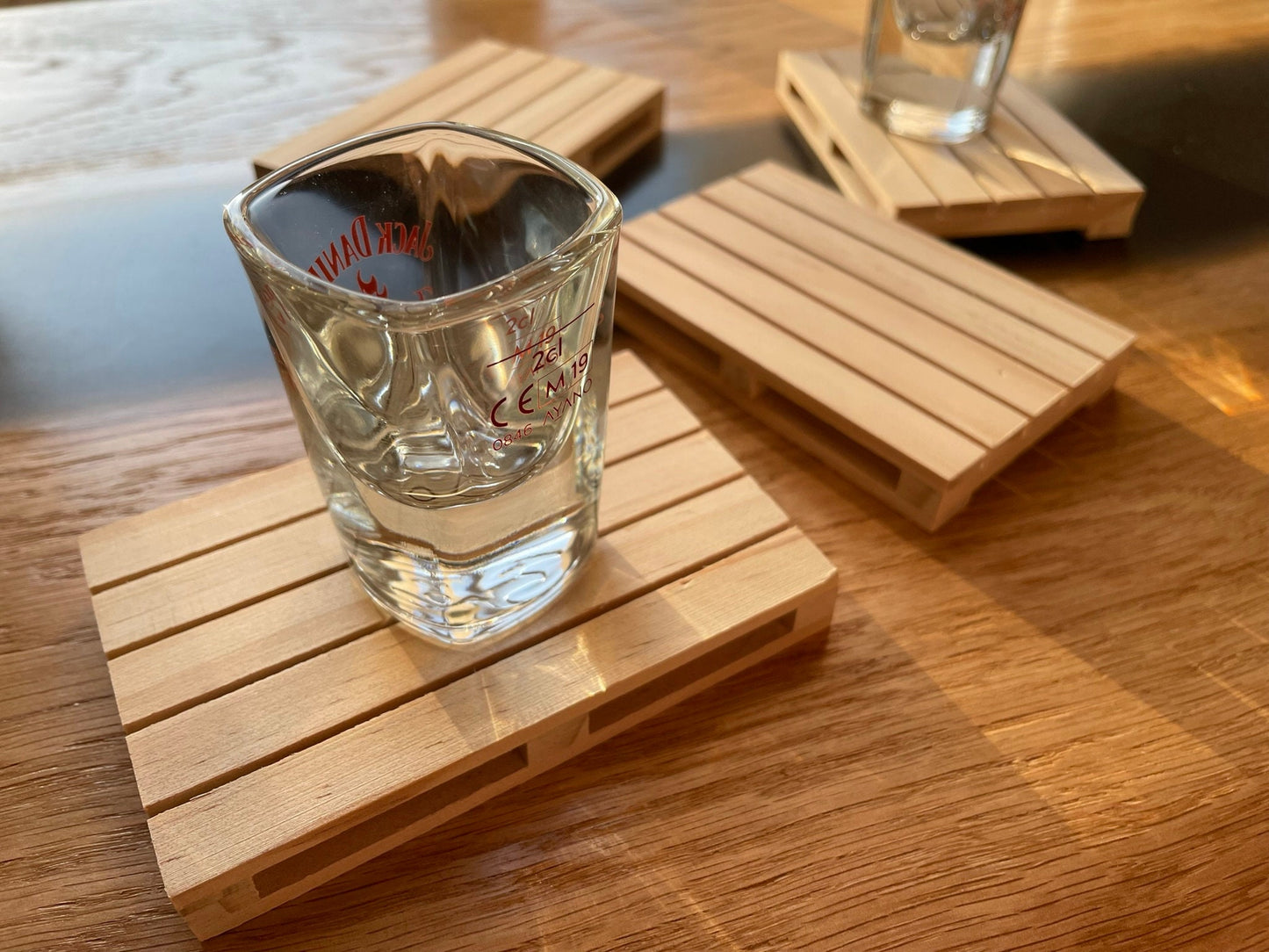 Paletten Untersetzer aus Holz - handgefertigt im Palettenstil ca. 11,5 cm
