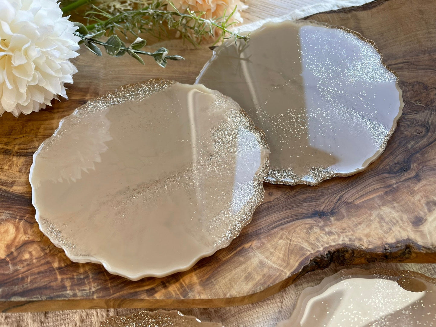 Glitzer Untersetzer aus Epoxidharz 2er Set in Beige Farbe