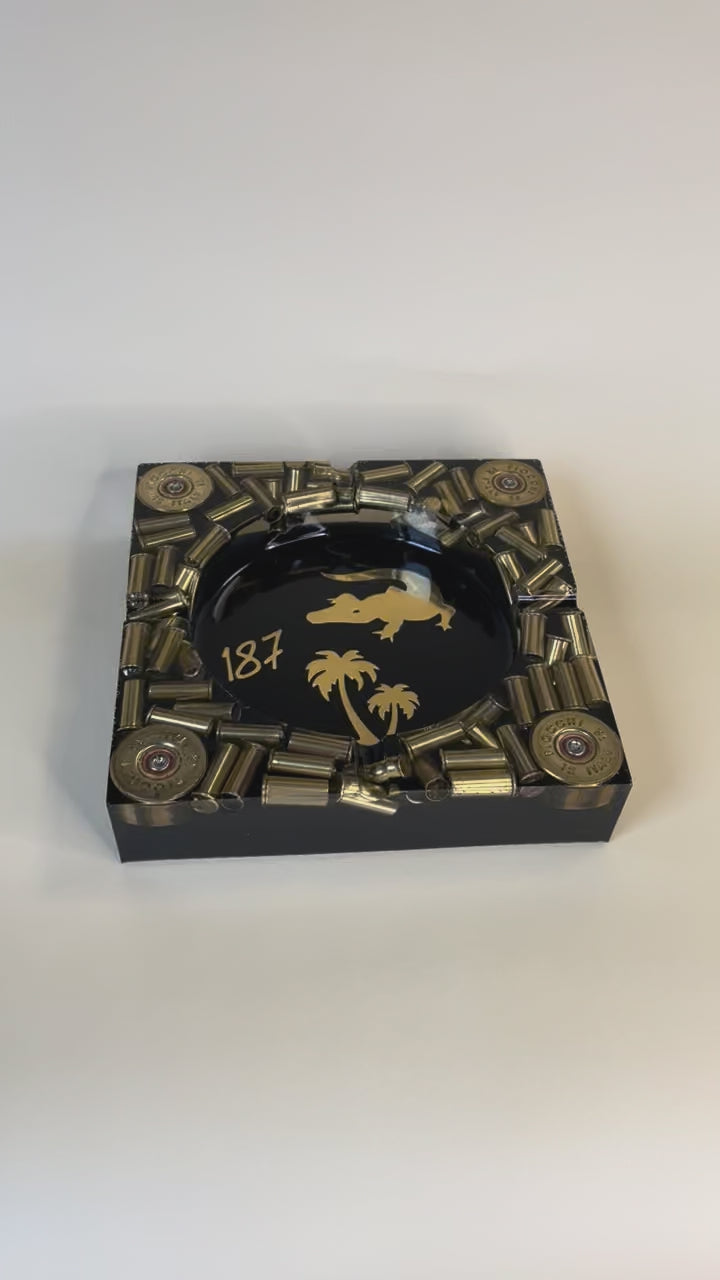 Handmade Epoxidharz Aschenbecher in Rap-Fan-Style - mit Palm und Krokodil Motiven in Gold-Schwarz