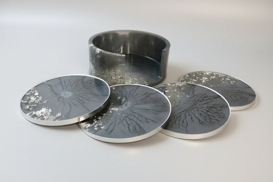 Anthrazit Resin Untersetzer mit Silberflocken, 4er Set mit Halter, elegante Tischdeko