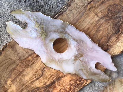 Weinbutler aus Epoxidharz in Rosa-Gold-Marmoroptik